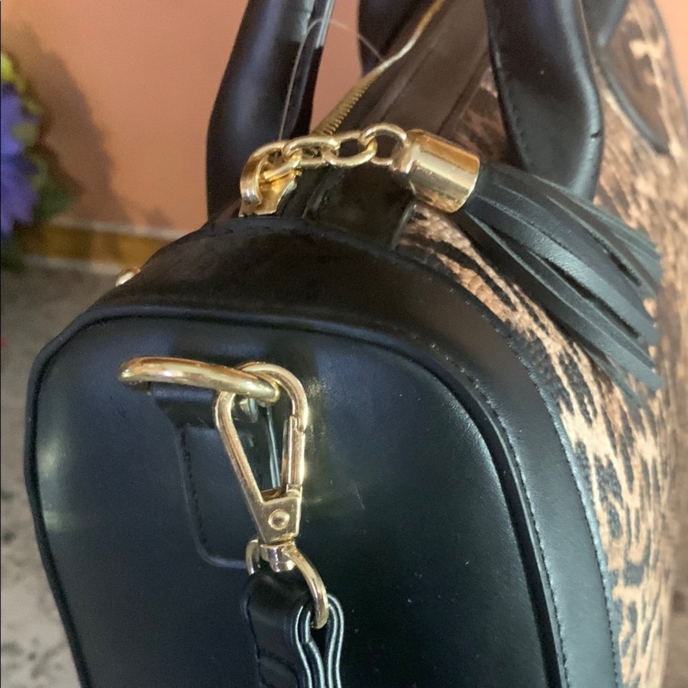 Stylish Black and Leopard Print Women's Bag - Picture 5 of 15
